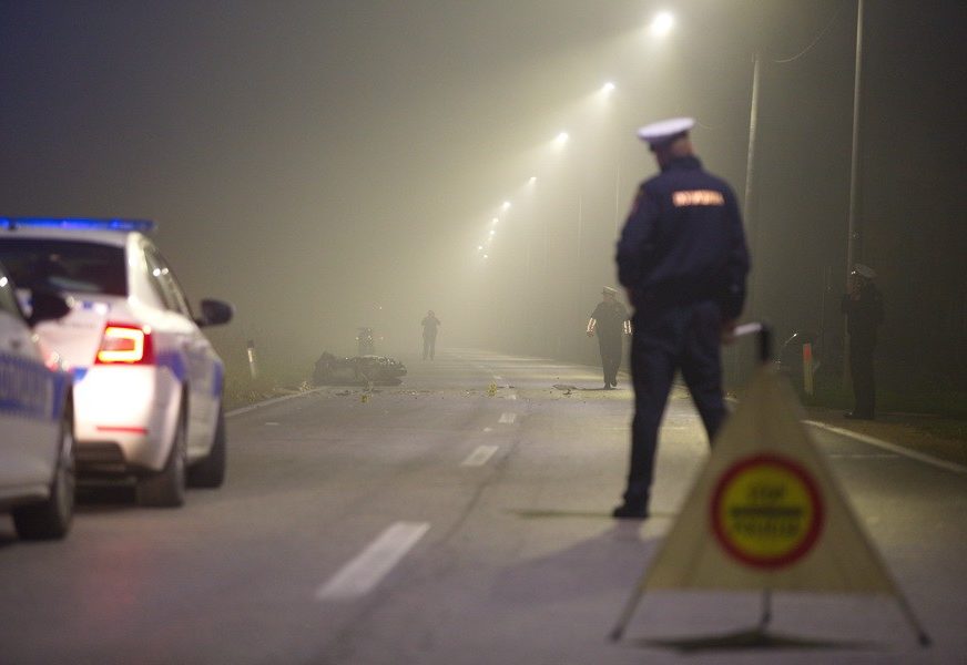 Mladi motorista se bori za život: Maloljetnik na aparatima, teško povrijeđen u stravičnom sudaru