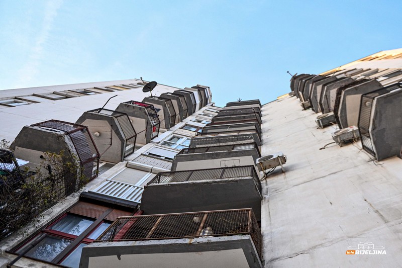 Bijeljina: Žele da uklone radioaktivni gromobran, ali ne zna se ko je nadležan (FOTO)