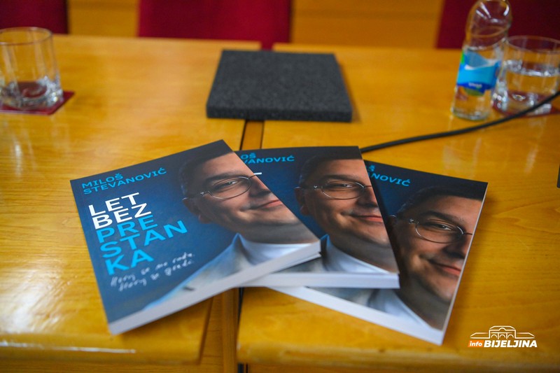 Bijeljina: Promovisana knjiga Miloša Stevanovića, djelo kojem se čitaoci uvijek vraćaju (FOTO)