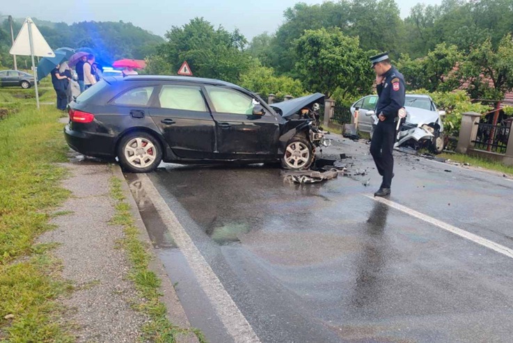 Policija o sudaru na putu Bijeljina - Zvornik: Povrijeđena dva vozača, jedan bio pijan