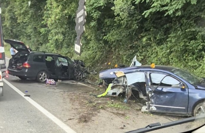 Novi detalji udesa kod Zvornika: Četovo povrijeđenih, auto uništen do neprepoznatljivosti (VIDEO)