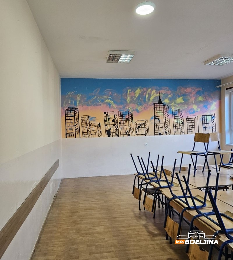 Škola u Janji već 25 godina obrazuje kadrove koji ne idu na Biro: Učenici sami kreče, lijepe pločice, farbaju stolariju...