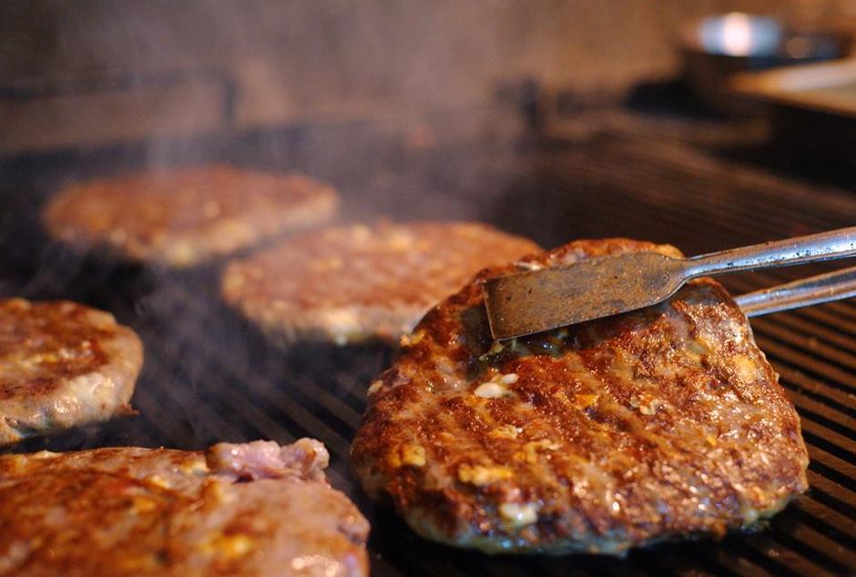 Šta jedemo u mesu? Brašno, soja, loj...