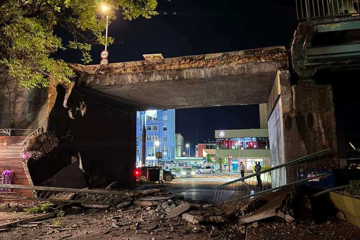 Obrušio se dio mosta na graničnom prelazu Gradiška, obustavljen saobraćaj (FOTO)