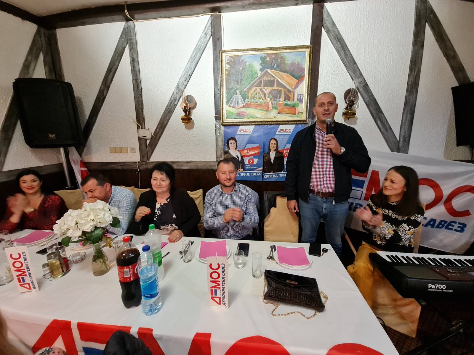 Spektakularna tribina DEMOS-a u Dvorovima (FOTO)