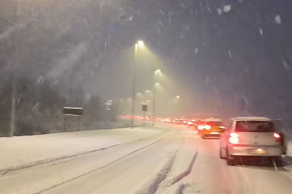 Zavejan dio Srbije, kolaps na putevima