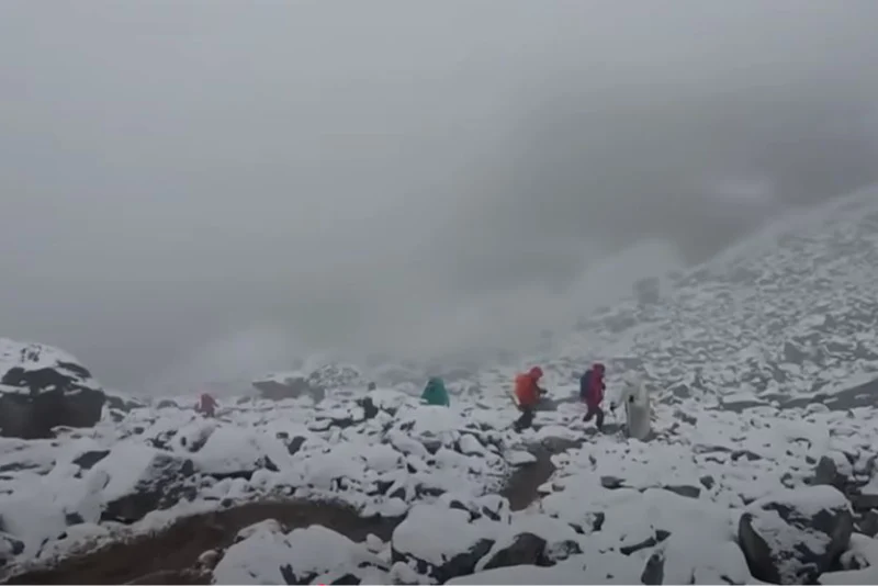 Na Mount Everestu i dalje