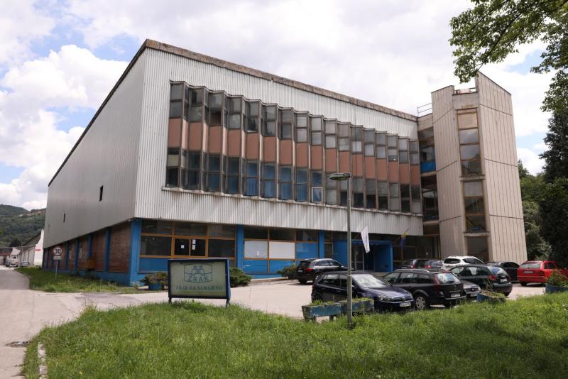 Prodat propali gigant