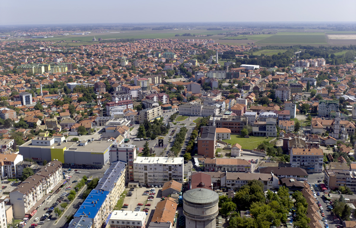 Humanitarni bazar u Bijeljini: Neophodna pomoć za liječenje dvojice dječaka