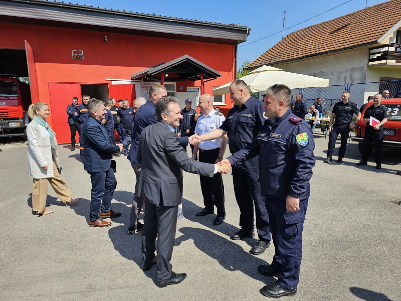 Ugljevički vatrogasci akcijom dobrovoljnog davalaštva krvi obilježili dvije decenije postojanja i rada: Podržale ih kolege iz svih dijelova Srpske