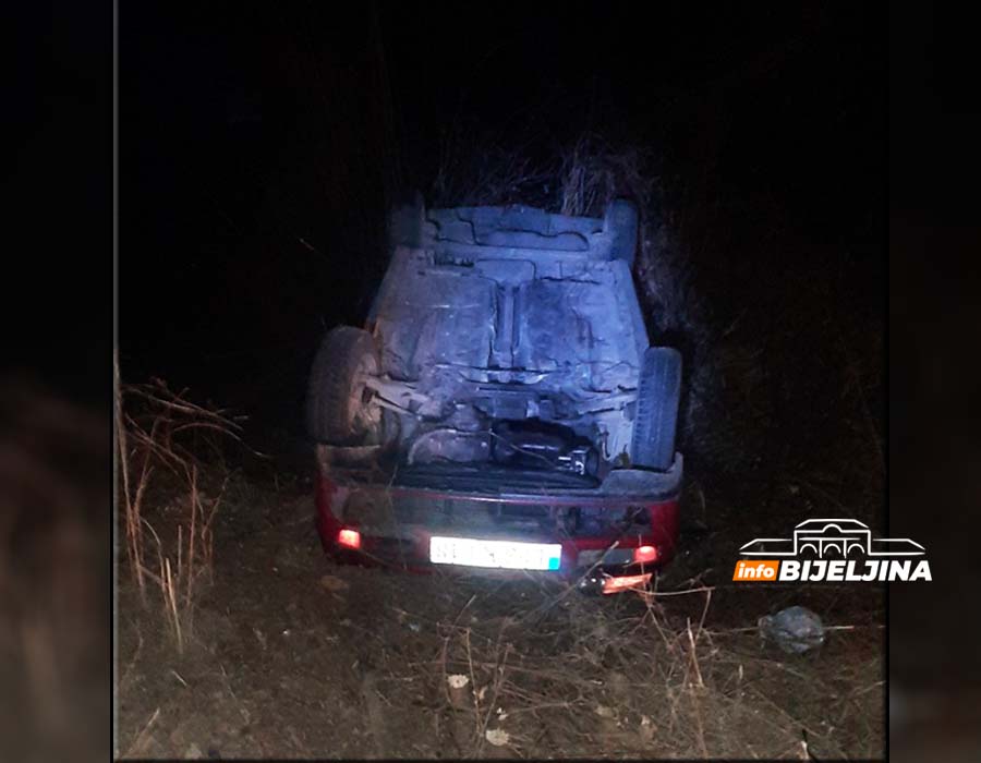 Nezgoda u Janji, automobil završio na krovu