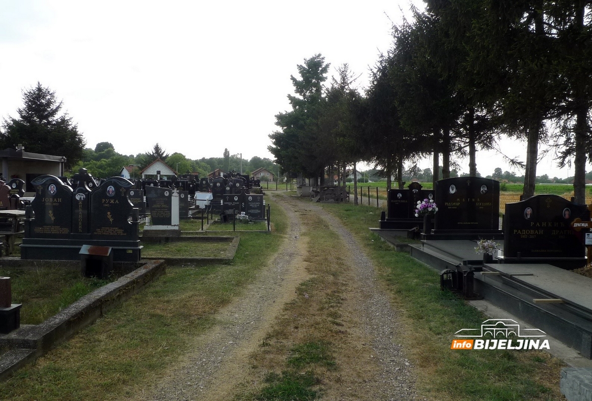 Na groblju u Batkoviću slobodno još samo desetak grobnih mjesta (FOTO)