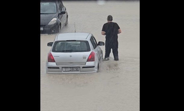 Snažno nevrijeme pogodilo Hrvatsku: Ulice PRETVORENE U RIJEKE