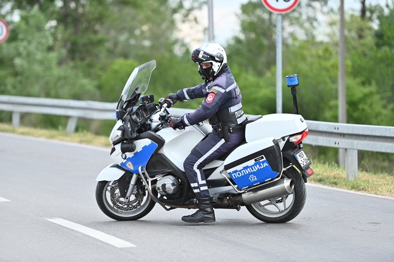 Bijeljina: Policajci na motociklima dočekuju učesnike biciklističke trke (FOTO)