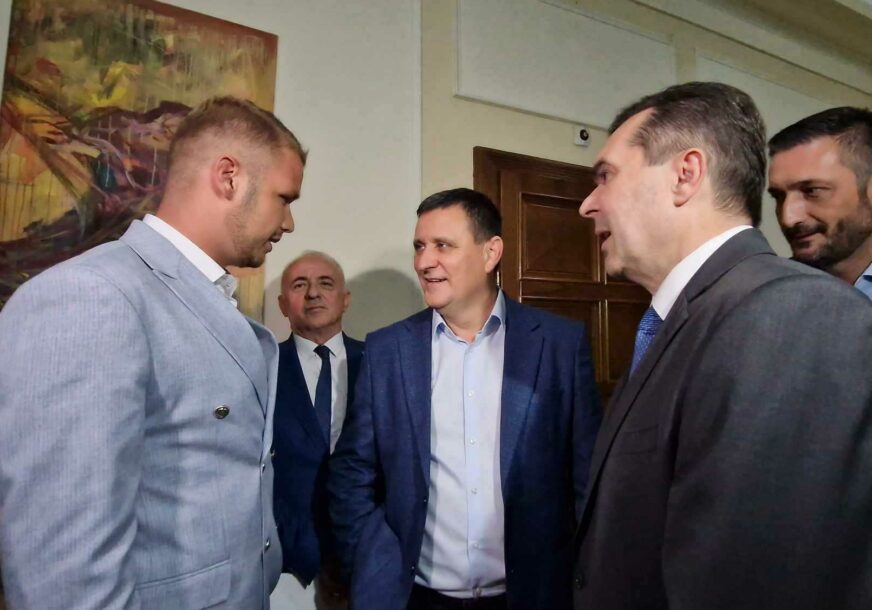 Đajić i Stanivuković se svađali u holu i unosili jedan drugome u facu (VIDEO)