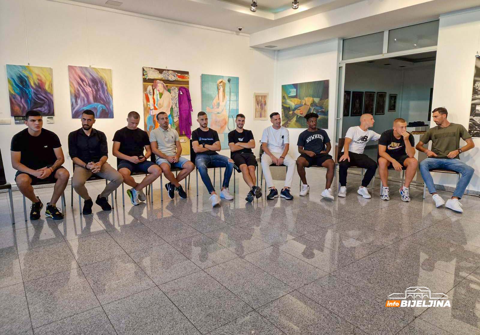 Radnik stao na noge – krupnim koracima gazi dalje (FOTO)