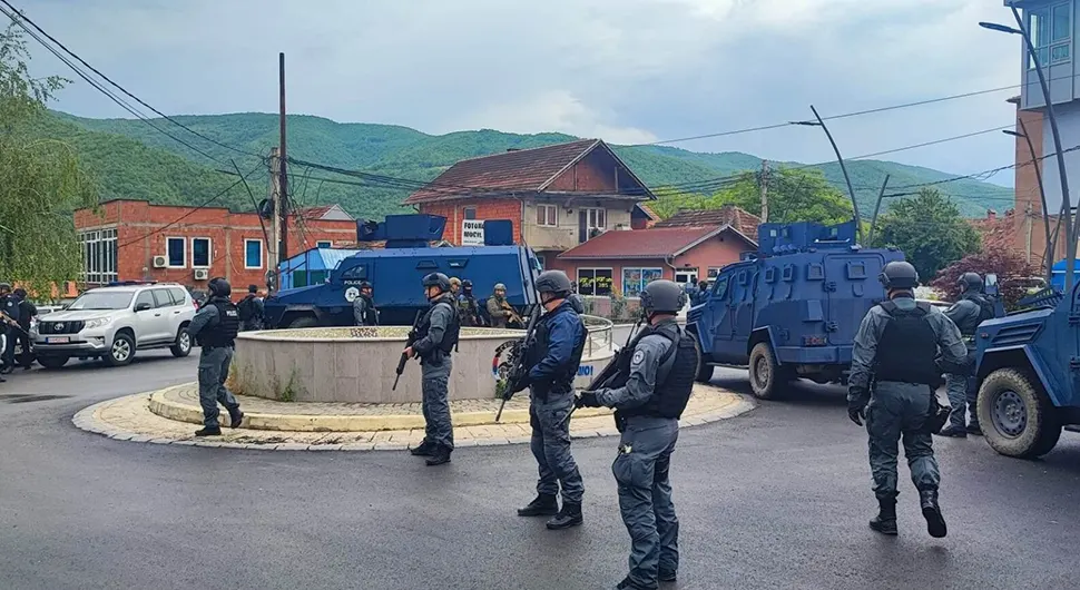 Kfor na ulazu u Zvečan