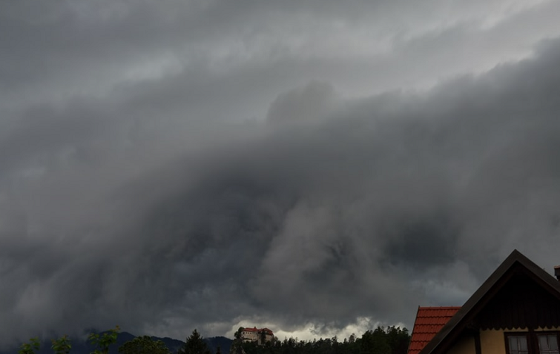 Pogledajte tornado u Sloveniji: Meteorolozi objavili šta očekuje BiH (VIDEO)