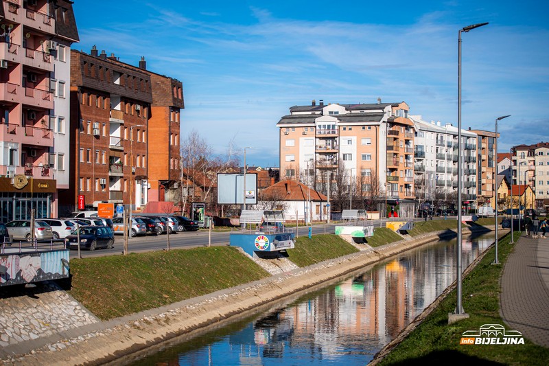Bijeljinske ulice i kafići pune građana, već sutra slijedi velika promjena (FOTO)