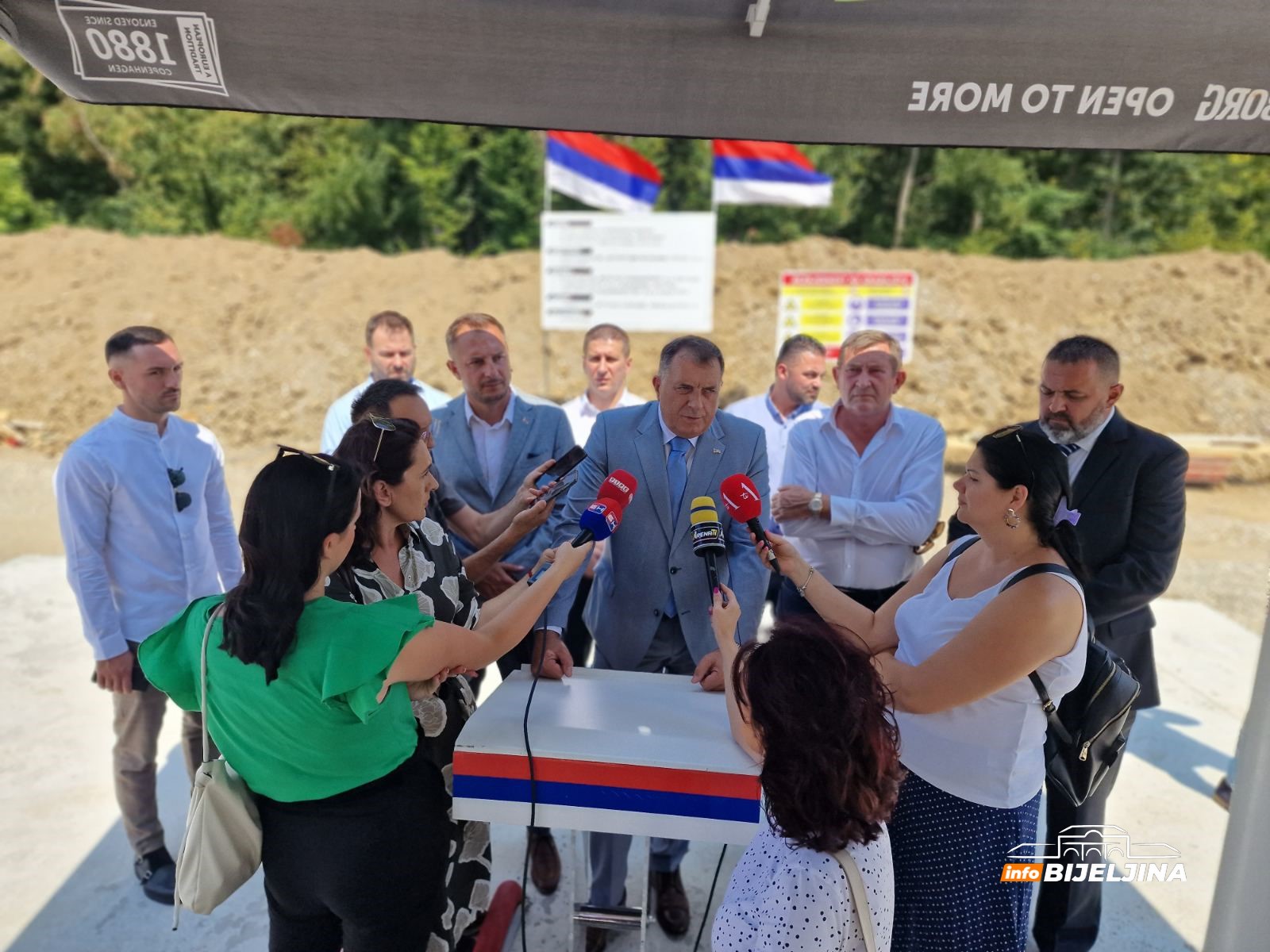 Bijeljina: Dodik i ministri na mjestu izvođenja pripremnih radova na izgradnji auto-puta (FOTO)