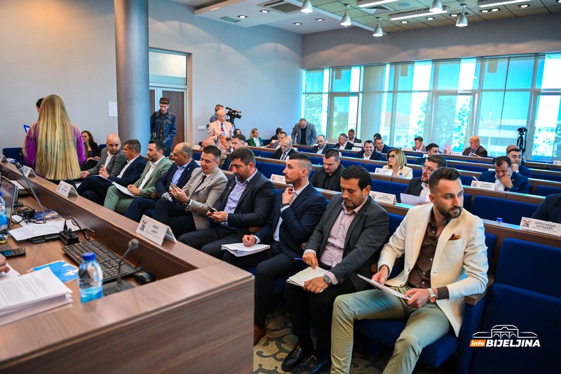 Počela četvrta sjednica Skupštine Grada Bijeljina (FOTO)