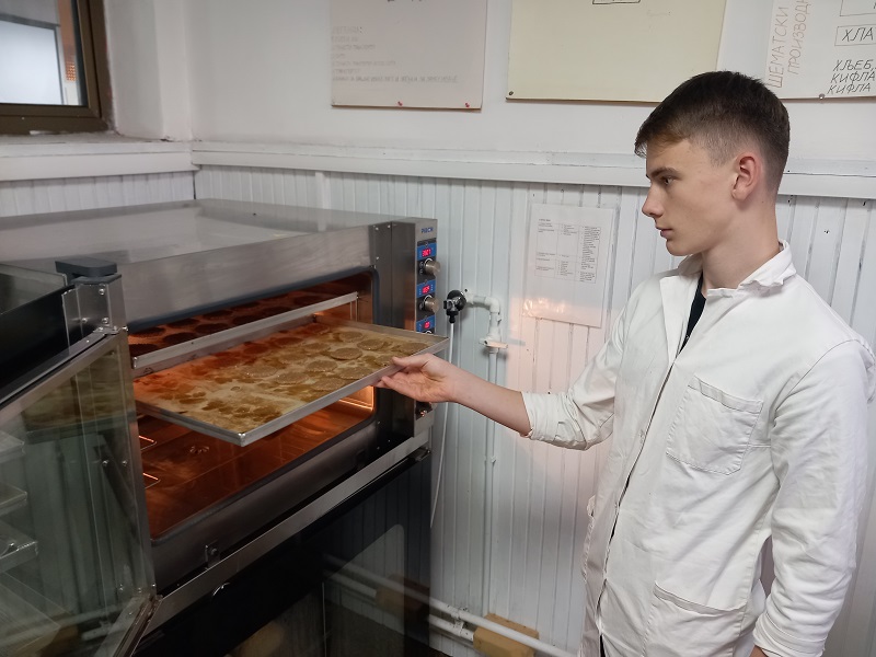 Bijeljina: Pekari iz Poljoprivredne škole lako do zaposlenja, praktična nastava od velike pomoći (FOTO)