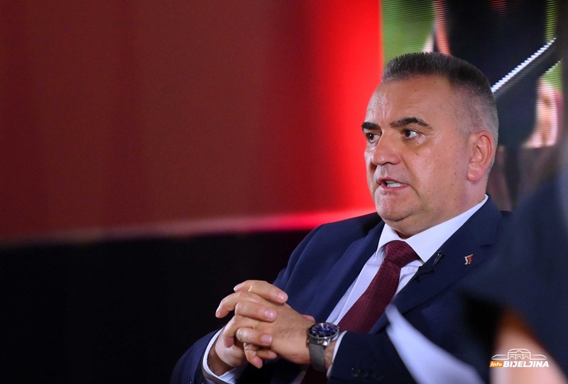 Oglasio se Minić nakon napada na novinarku