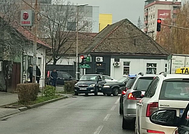 Sudar na raskrsnici u Bijeljini, kolaps u saobraćaju 