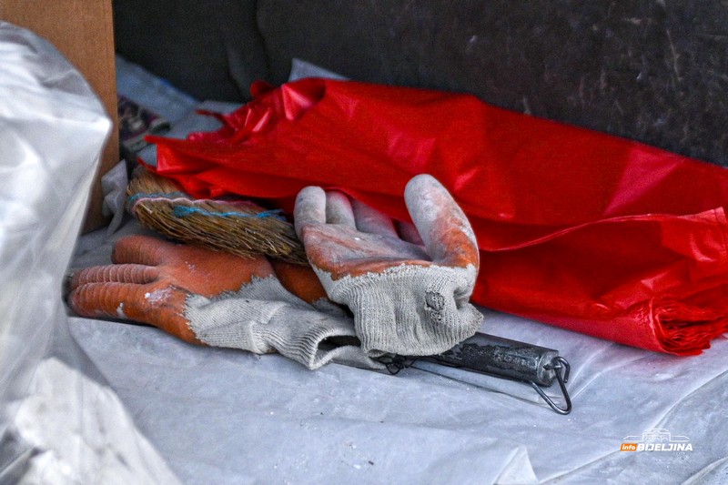 Ševko godinama prodaje kreč kod stare Željezničke u Bijeljini: „Više izađem da popričam s ljudima, nego što zaradim“ (FOTO)