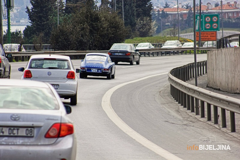 Povoljni uslovi za vožnju, pojačan intenzitet saobraćaja na graničnim prelazima