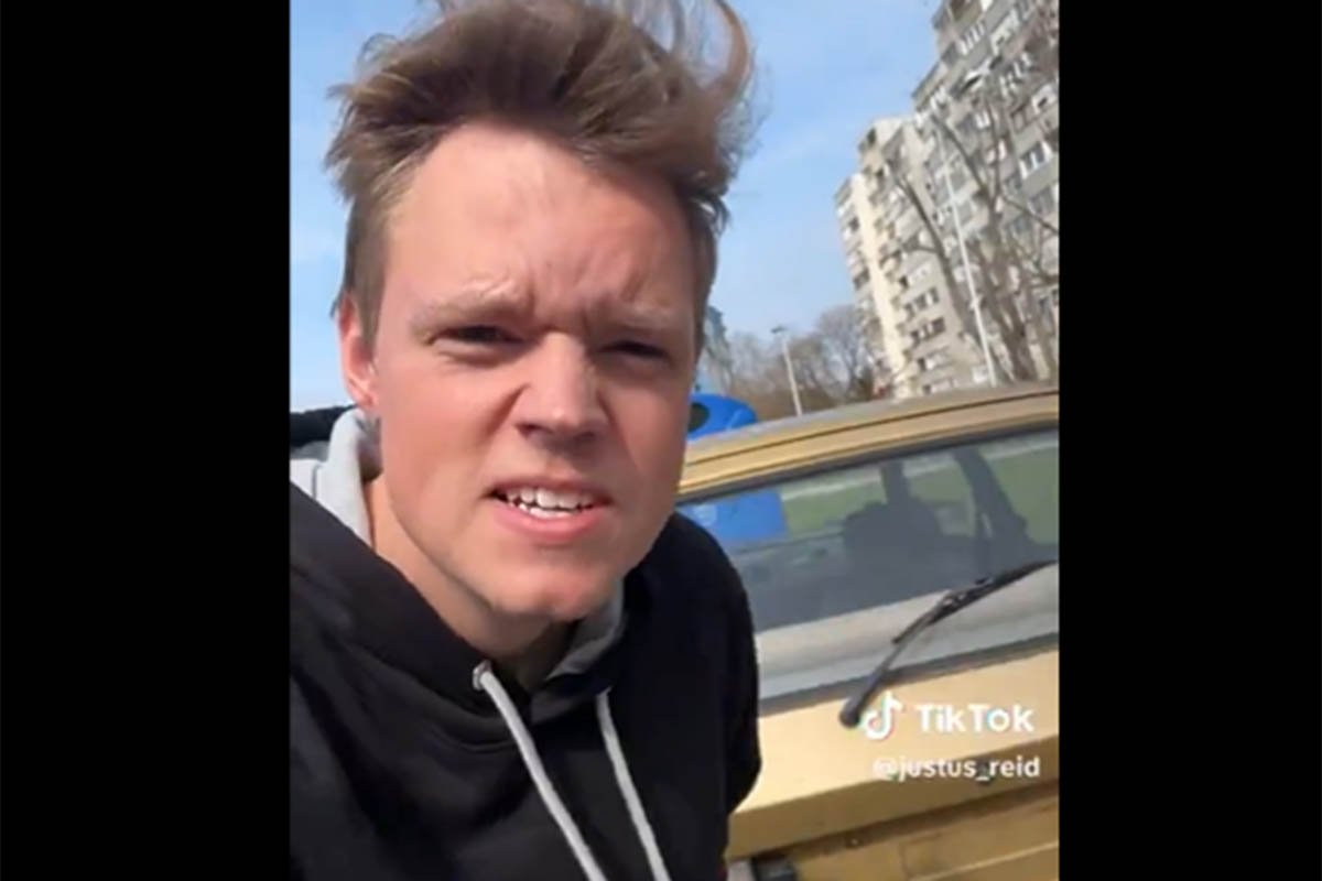 Američkom influenseru izgrebali auto i skinuli beogradske tablice (VIDEO)