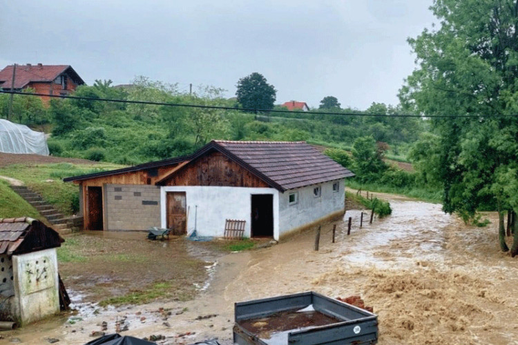 Obilne padavine napravile haos: Na području Lopara proglašena vanredna situacija