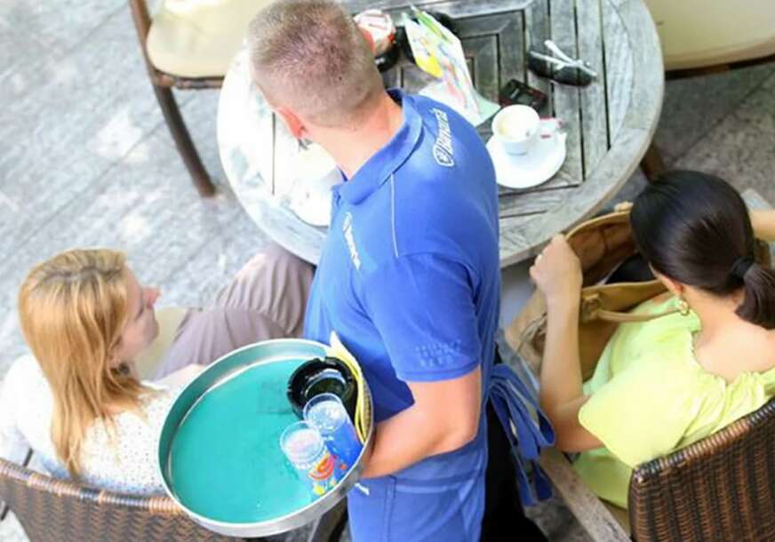 Zarađuje 3.000 evra mjesečno, a neće da ostavi bakšiš