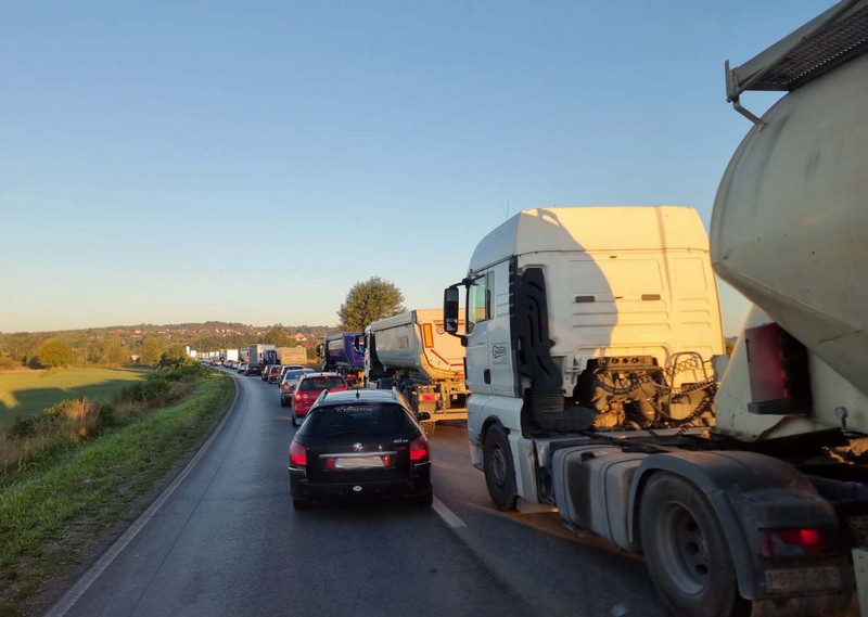 Kamiondžije blokirale i puteve u BiH (FOTO)