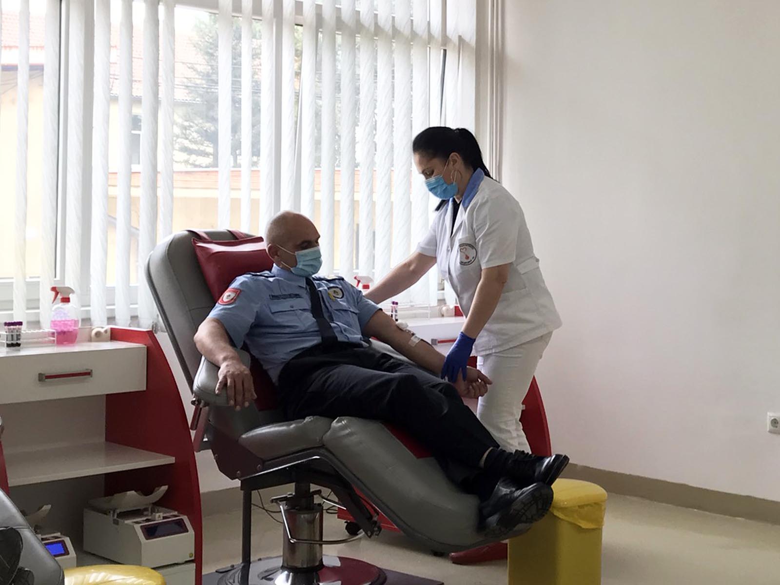 Policajci iz Bijeljine i Janje u akciji dobrovoljnog darivanja krvi