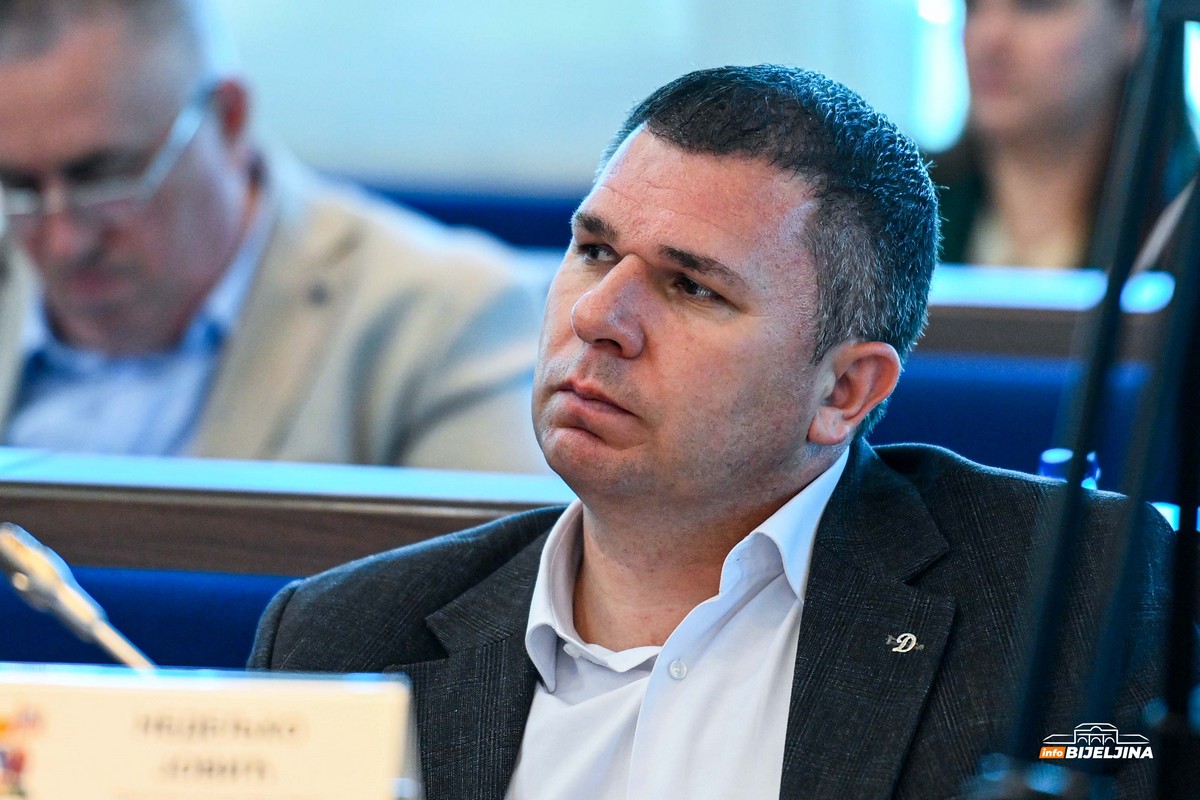 “Ćutolozi” u Skupštini Grada Bijeljina: Četiri odbornika se nijednom nisu javila za riječ (SPISAK)