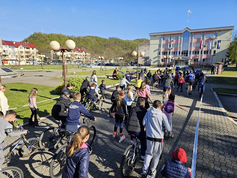 “Fizička aktivnost najvažnija“ Sportska manifestacija  “Krug zdravlja” u Ugljeviku okupila veliki broj djece i odraslih 