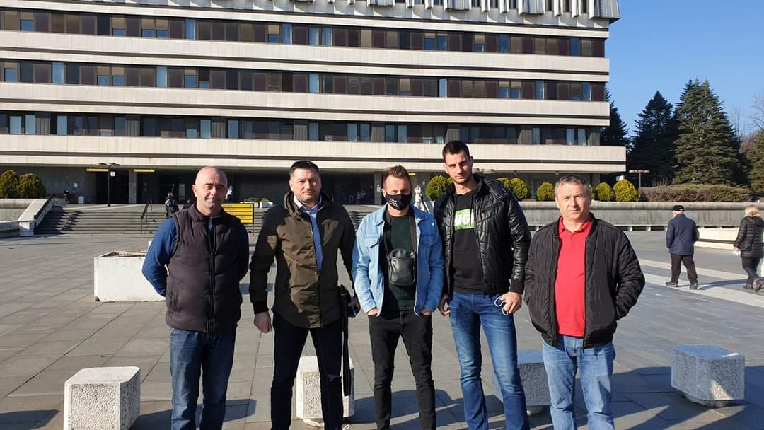 BUDIMO HUMANI Mladiću iz Ugljevika POTREBNA POMOĆ