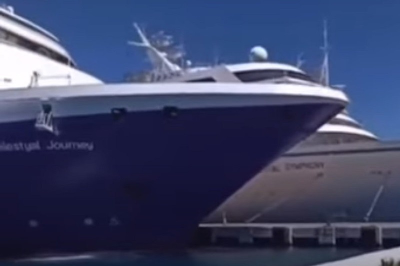 Kruzer od 200 metara udario u betonski mol (VIDEO)