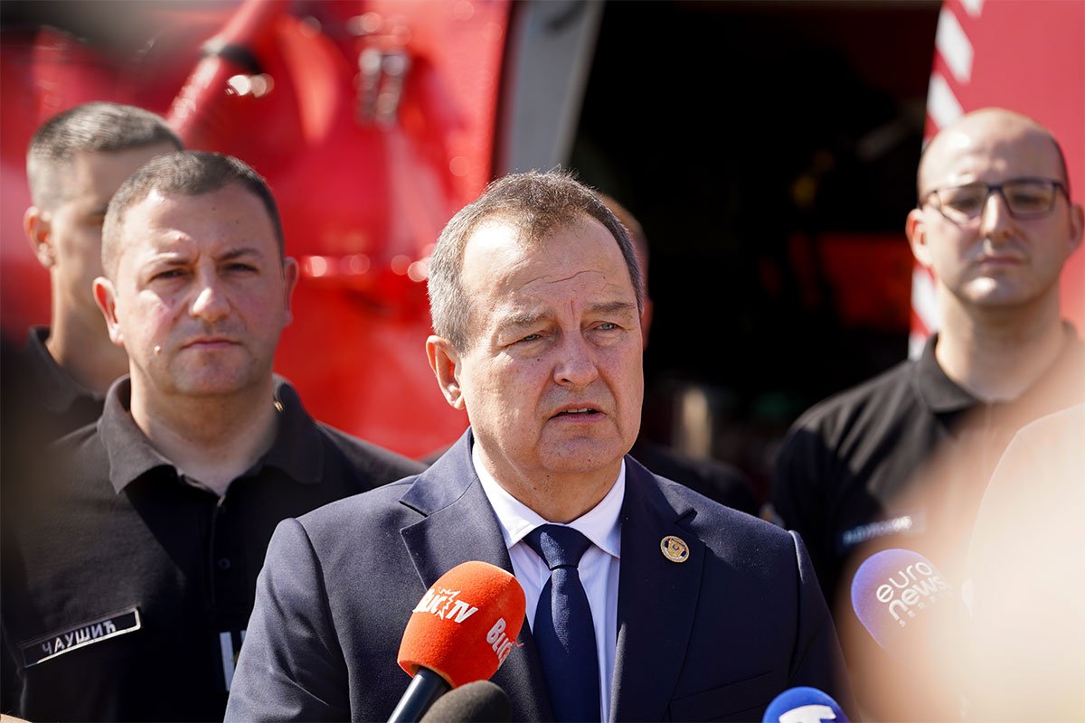 Dačić o pucnjavi: Mučki ubijen policijski službenik na dužnosti, drugi teško ranjen