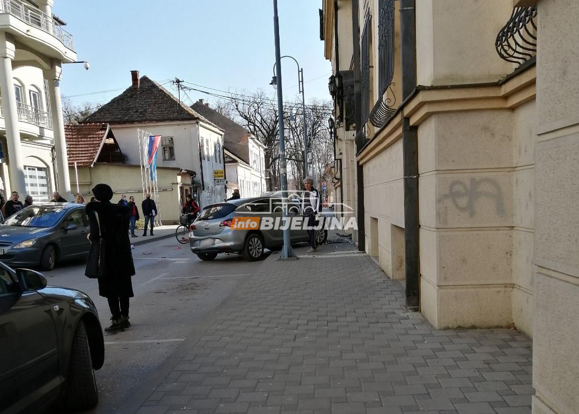 Saobraćajka u centru Bijeljine, ima POVRIJEĐENIH (FOTO)