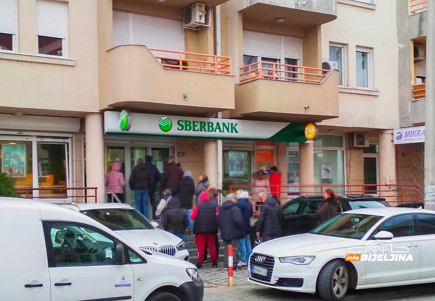 Gužva ispred Sberbanke i u Bijeljini