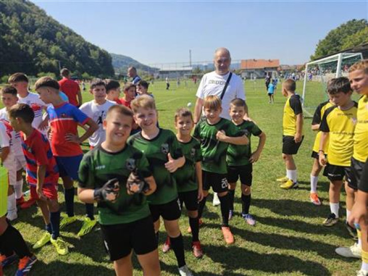 Sportski praznik u Ugljeviku – stotine dječaka i djevojčica na fudbalskom turniru