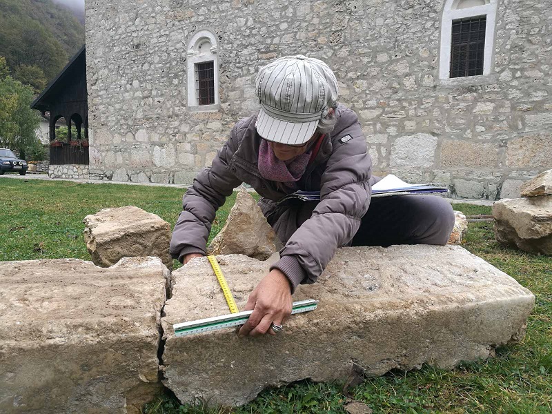 Prva faza arheoloških istraživanja manastira Papraća: Otkrili nakit, alatke od kosti i novac kraljeva /FOTO/