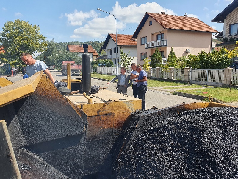 Ugljevik: Za izgradnju trotoara i parkinga, te rekonstrukciju ulica 300.000 KM 