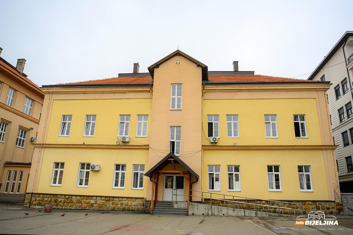 Bijeljinska škola treba veću fiskulturnu salu: Imaju 1.314 đaka i dvoranu staru pola vijeka (FOTO)