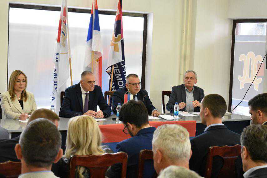 Može li najveća opoziciona stranka da preživi pod DRUGIM IMENOM i zašto se svi prave kao da je sve u najboljem redu