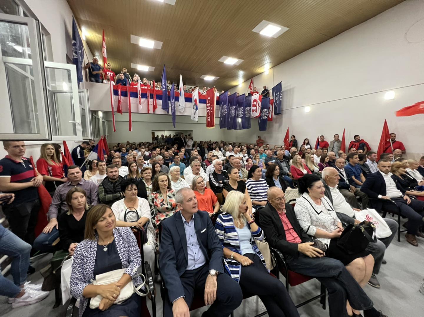 Dvorovi: Jedinstvena podrška Semberije Cvijanovićevoj i Dodiku (FOTO)