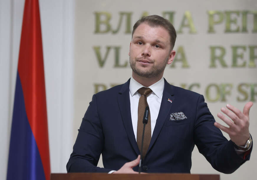 Draško Stanivuković poklonio stan djeci stradalih sveštenika i popadije iz Dervente