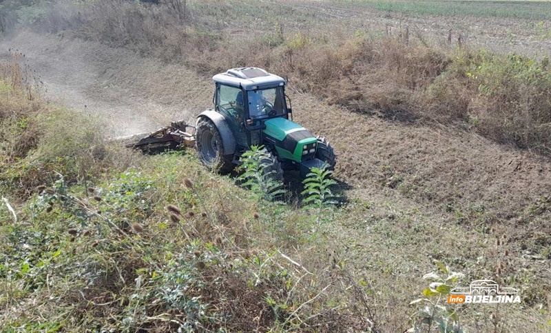 Čišćenje i održavanje 500 km kanala u Semberiji: Kanalska mreža važna za odbranu od poplava i za navodnjavanje /FOTO/